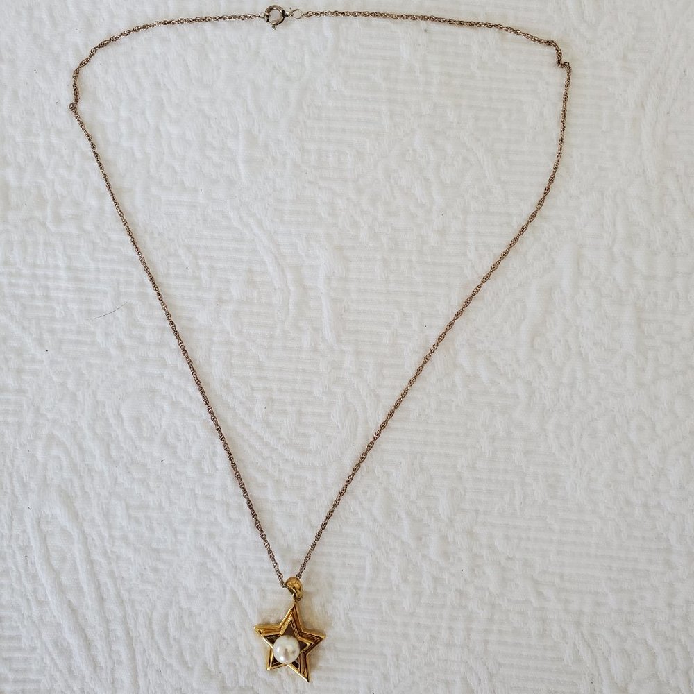 Gold and pearl necklace